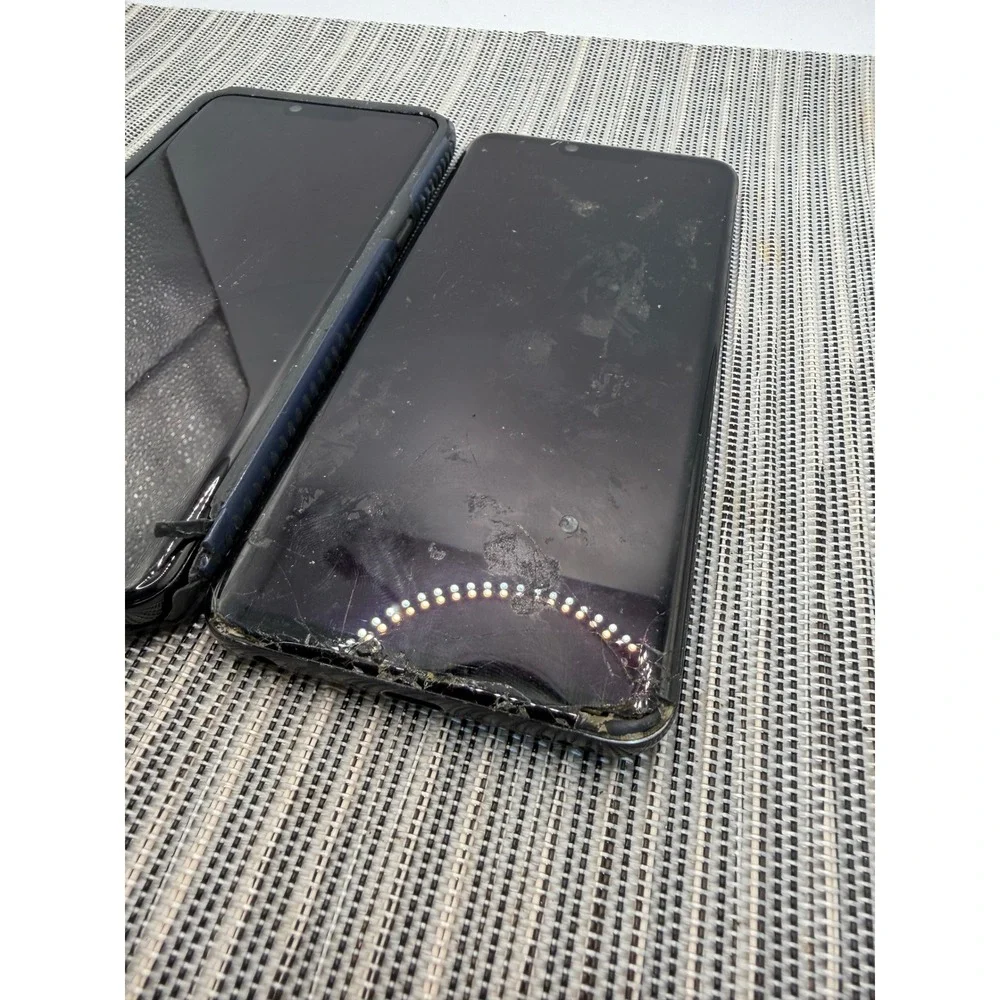 2x LG G8 ThinQ Black‎ Smartphone Lot Cracked Screen Locked For Parts or Repair